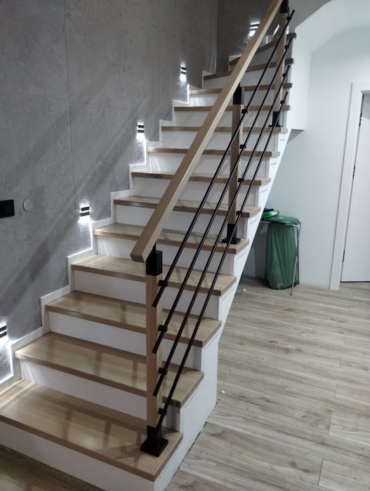 Stolarz - Schody balustrady oraz inne usługi stolarskie