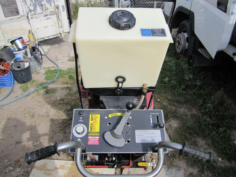 Fresadora/Maquina cortar/serrar pavimento quase nova,Stone,motor Honda