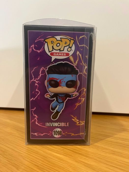 Vendo Funko POP! - Invincible Chase #1098 (Funko Fusion) novo e com a caixa danificada