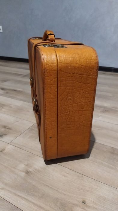 Чемодан кожаный рыжий