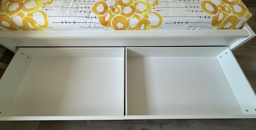 Cama Malm Ikea solteiro 2mx90cm com  estrado