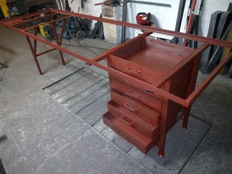 Stół warsztatowy z szufladami