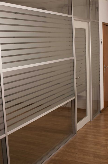 Divisória em Vidro com Estrutura em Alumínio
