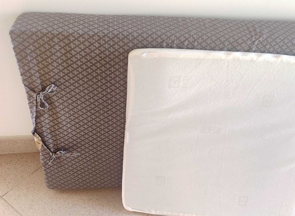 Cama de bébé dobravel com muitos acessorios