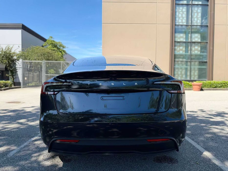 Tesla Model 3      2024