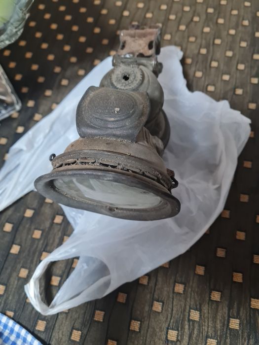 Vendo peça petromax para por nas bicicletas com mais de 100 anos . {Pe