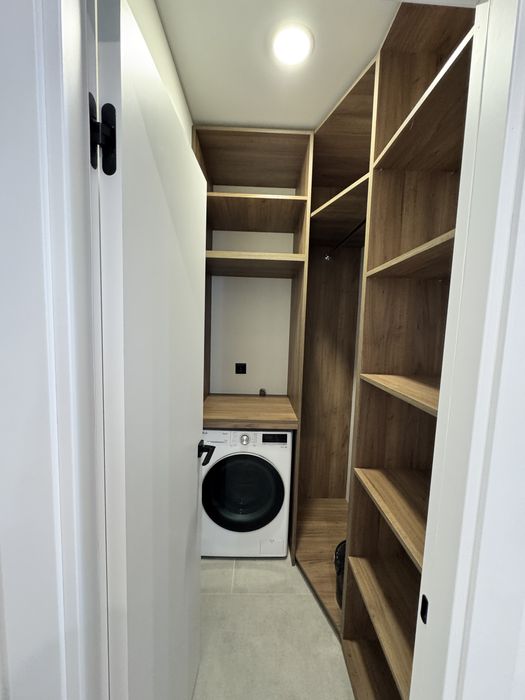 Центр .Продаж 2 кім квартири з великою кухнею та єврорем ,2 гардеробні