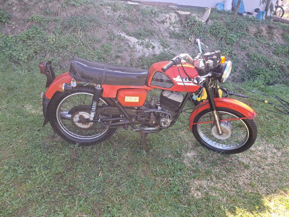 Cezet 175 z dokumentami