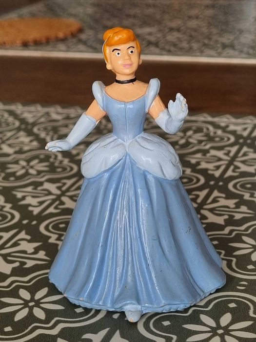 Stara kolekcjonerska figurka Kopciuszka Bullyland