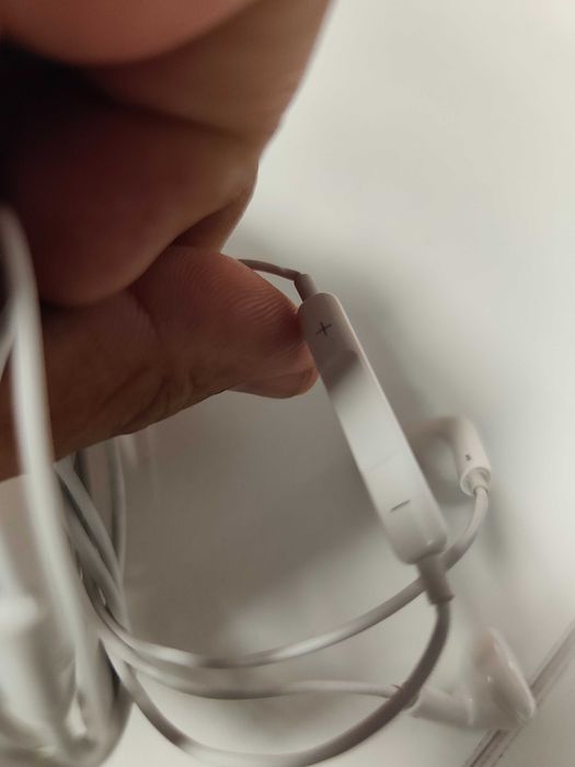 Auriculares EarPods APPLE (Lightning Connector)