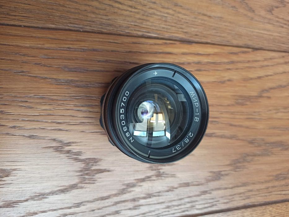 Zestaw aparatów fotograficznych analogowych, obiektywów i akcesoriów