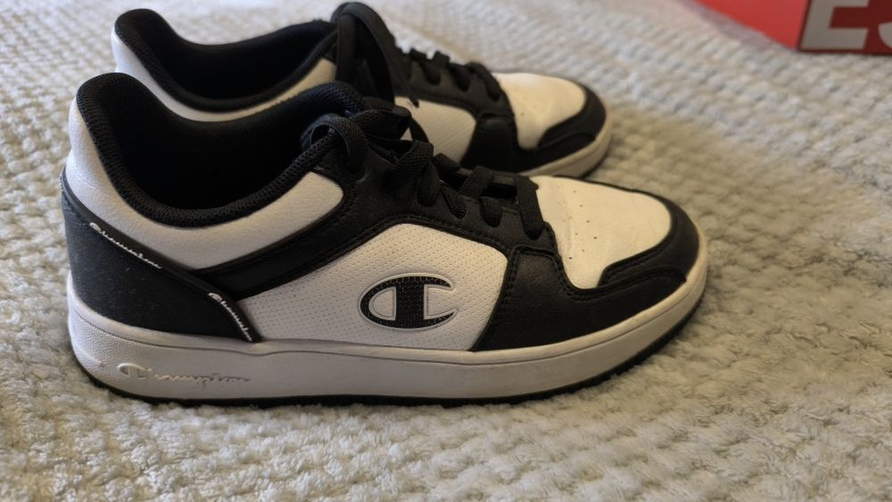 Buty sportowe chłopięce 38 czarno-białe