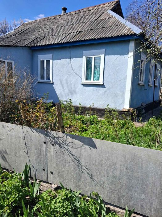 Будинок з садом та городом