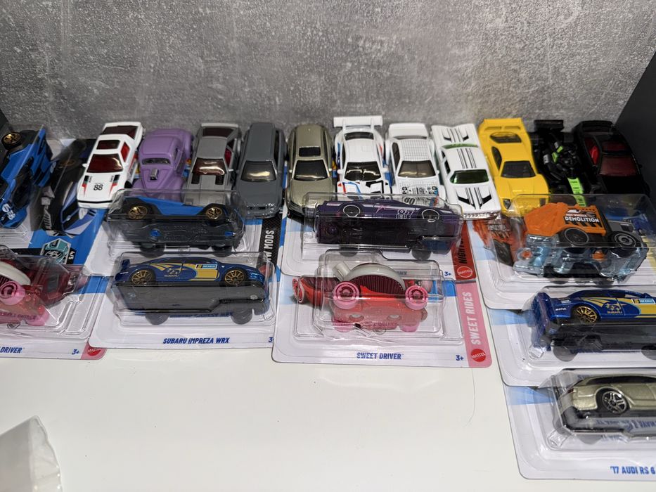 Машинки hotwheels