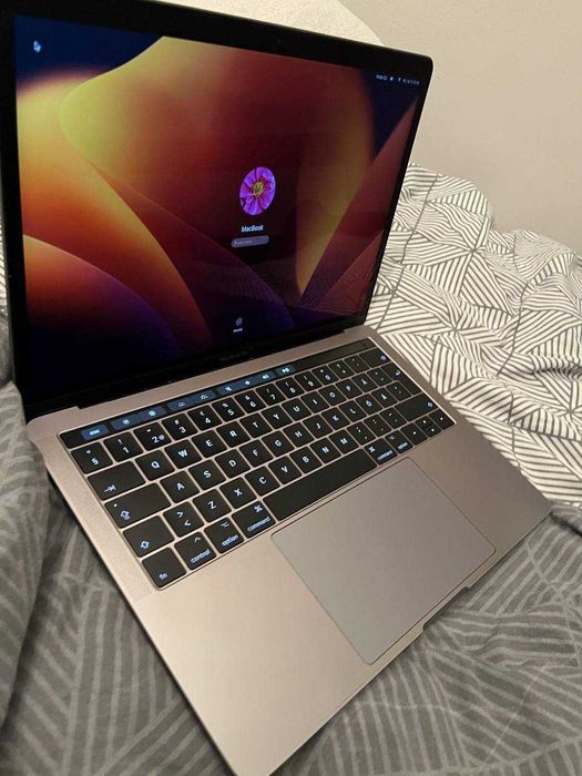Macbook Pro 13" z Touchbar