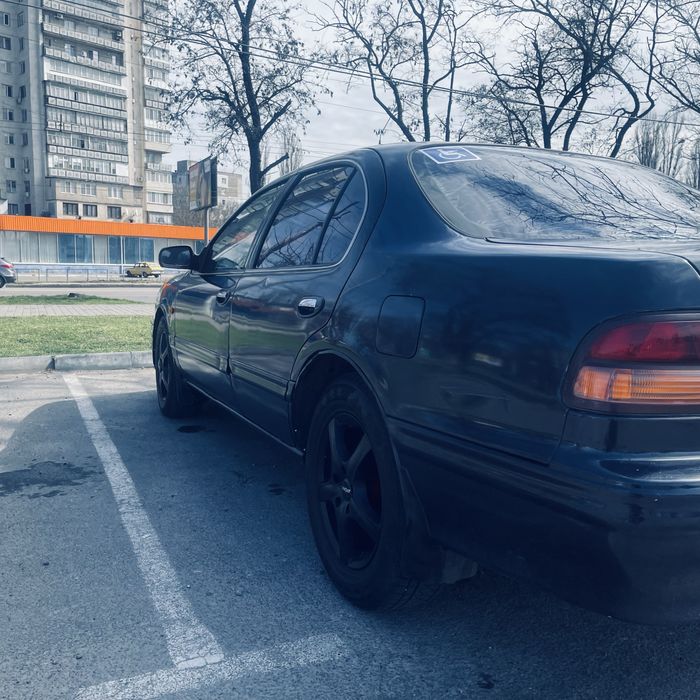 Авто нісан максіма
