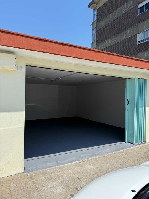 Garagem/Armazém - Arrendar