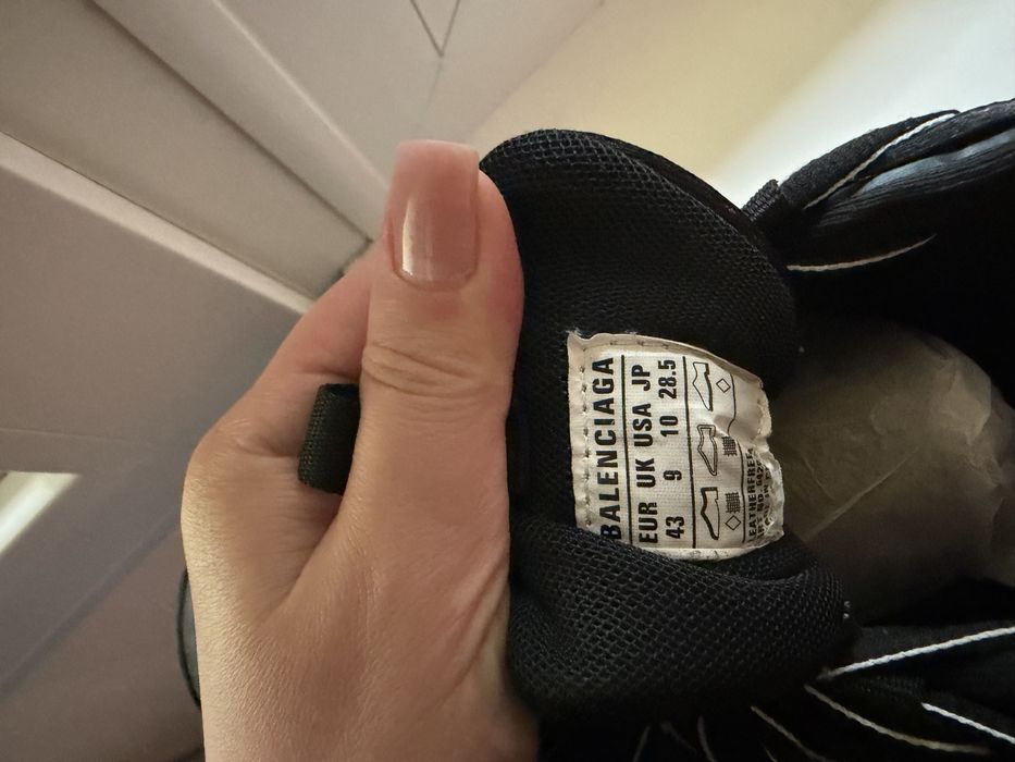 Продам чоловічі кросівки