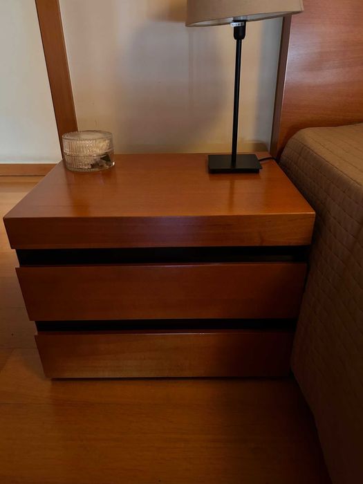 Cama casal 160x200 + 2 mesas + colchão – como novo / sem uso