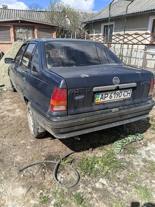 Срочно!!!.Опель кадет 1,3 ,находу