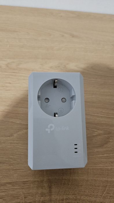 Адаптер TP-link Powerline AV600 з вбудованою розеткою