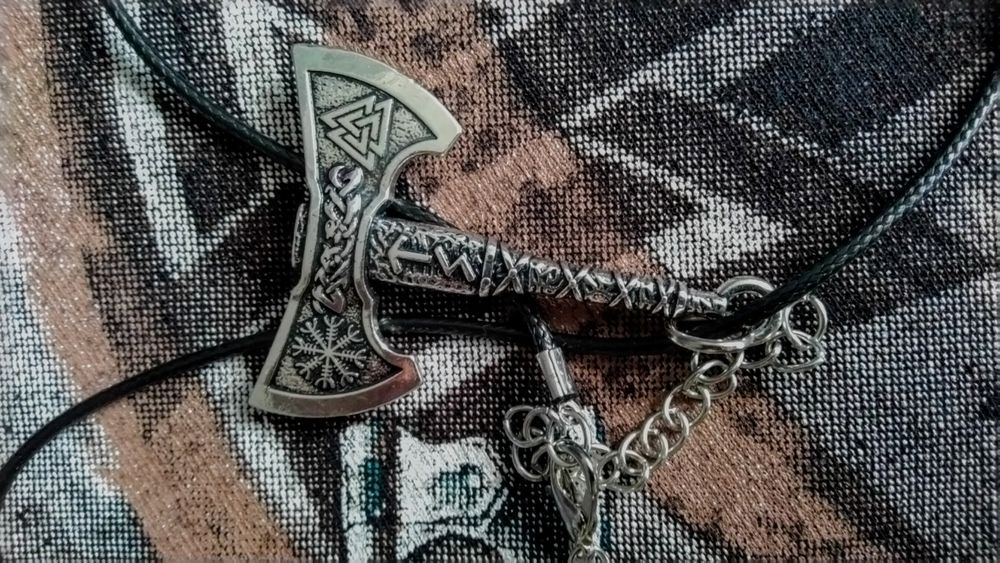 Zawieszka wisiorek nordycki topór runy Młot Thor Odyn Mjolnir kompas