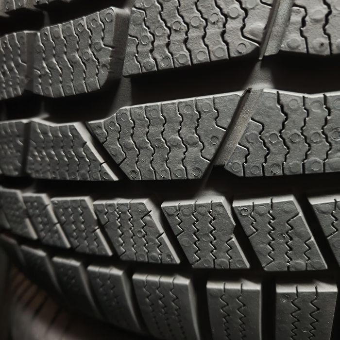 225/55/16 Continental Winter z 2024 roku