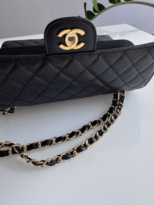 Czarna torebka Chanel Flap