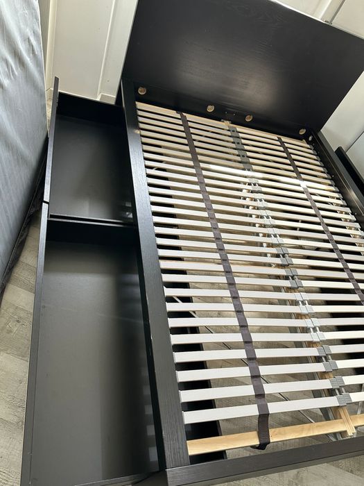 Cama de casal com 5 gavetas