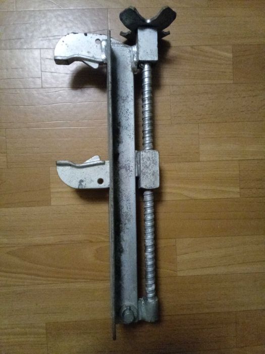 Стяжка, опалубний замок.