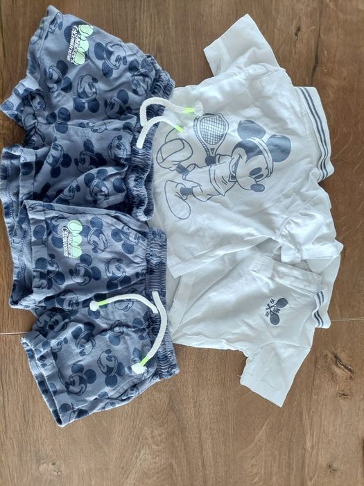 Zestaw ciuchów identycznych dla bliźniaków niemowlęce