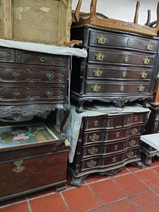 Quarto lacado antigo & cómodas