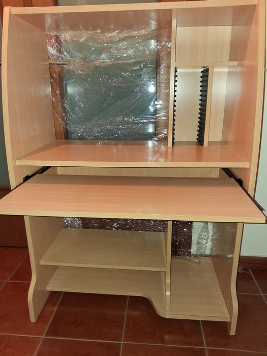 Escrivaninha com cadeira