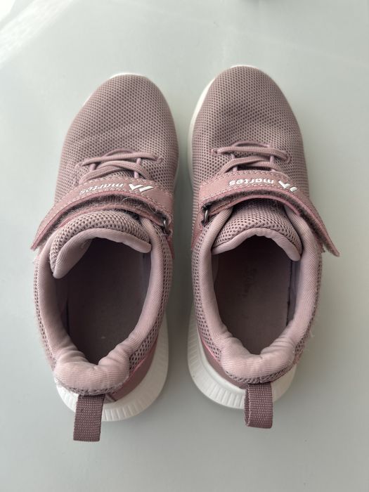 Dziecięce buty sportowe 33