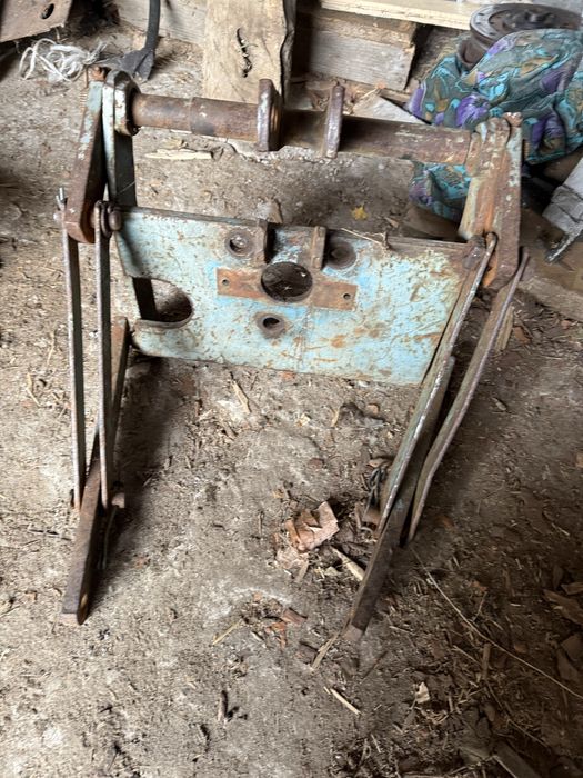 Tz4 k14  ciągniczek  zawias podnosnik   blotnik maska