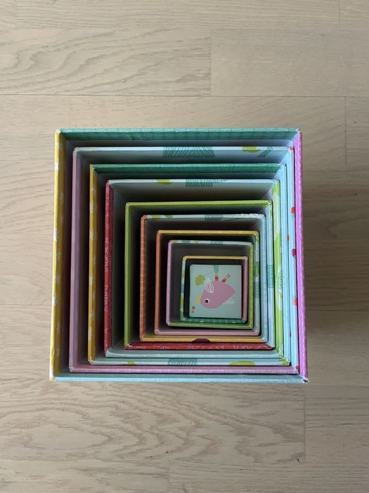 Пірамідка картонна Djeco