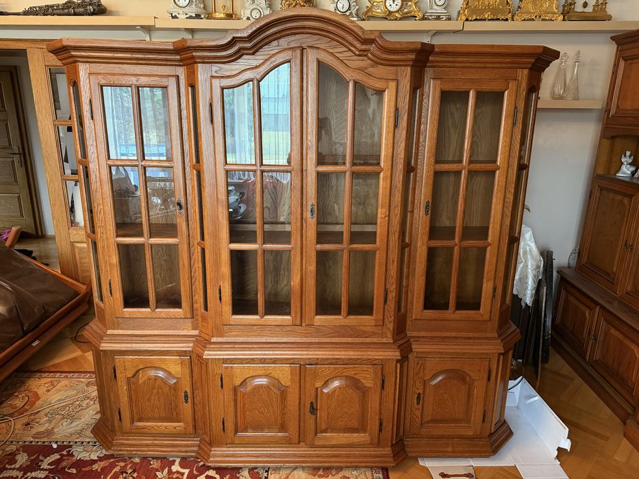 Drewniany kredens witryna