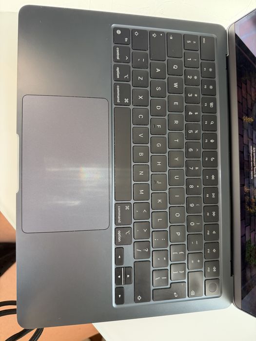 MacBook Air M2 13” (2022) • 8/256 GB • Midnight
