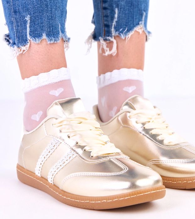 Złote sneakersy damskie z satynowymi sznurówkami Madres