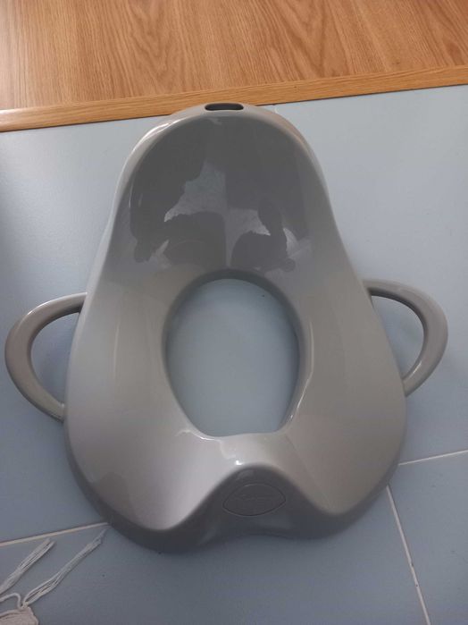 Redutor de sanita para crianças