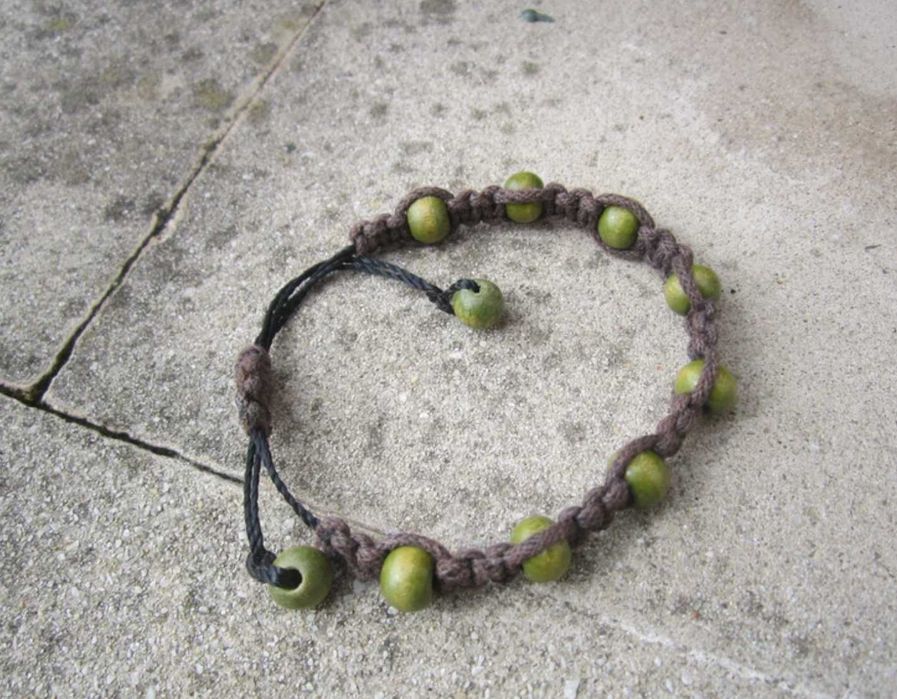 Pulseira Castanha e Verde ajustável 20-27 cm Artesanal Índios Pataxós