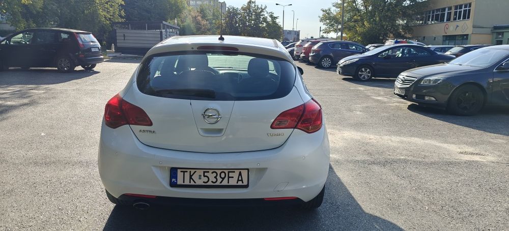 Sprzedam Opel Astra J 2011r 1.4T 140KM POLECAM!