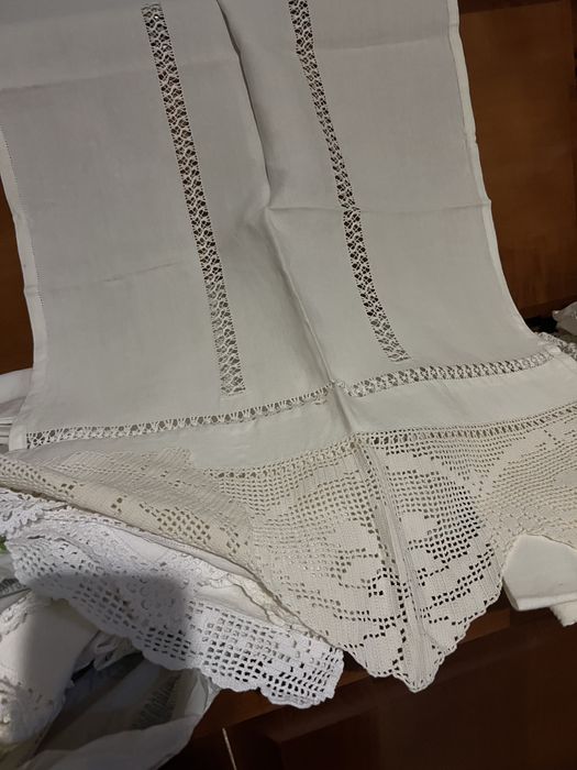 Vendo várias peças em linho em renda feita à mão