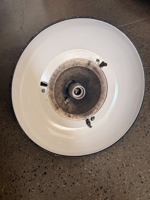 Lampy loftowe przemysłowe vintage lata 50. – 9 szt. z kloszami + 5 bez
