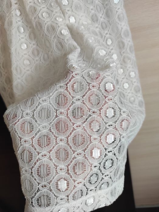 Sprzedam białą sukienkę rozm S