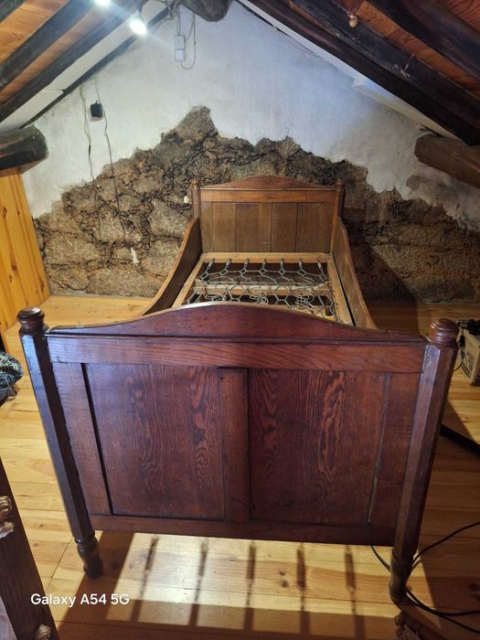 Maravilhosa estrutura de cama em estilo 'Van Gogh' - Lovely bed frame in 'Van Gogh' style
