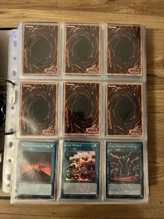 Oryginalne karty Yu-Gi-Oh! Magiczne