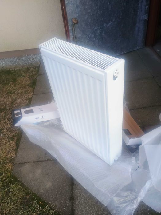 Grzejnik uniwersalny Invena 60x40x10
