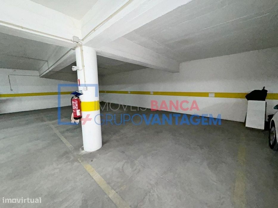 Venda de 6 Parqueamentos