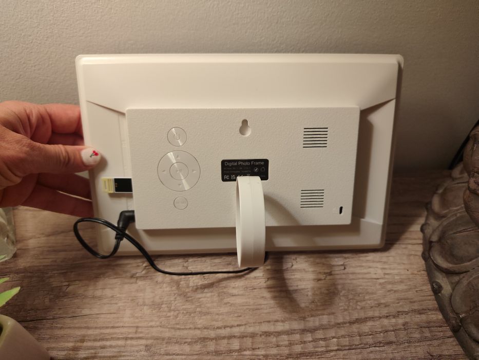 Moldura digital ainda com película Nova